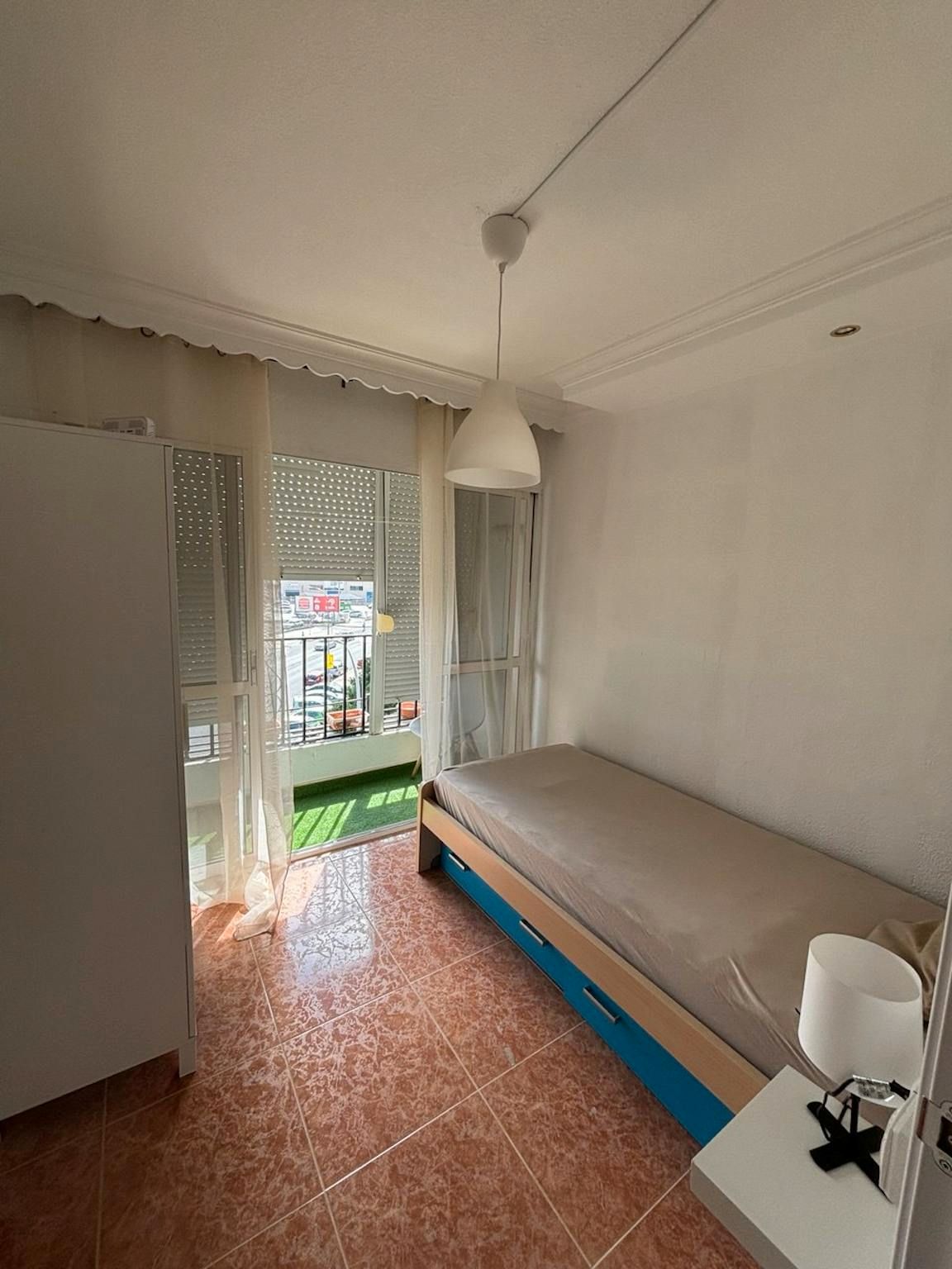 Bedroom of Flat to share in  Sevilla Capital  with Air Conditioner and Washing machine