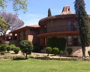 Vista exterior de Casa o xalet de lloguer en Las Rozas de Madrid amb Aire condicionat