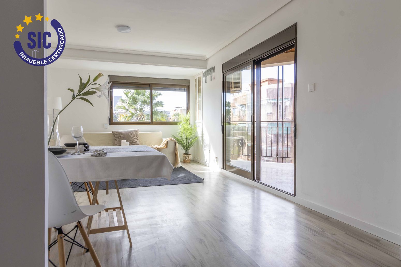 Dormitori de Pis en venda en  Valencia Capital amb Balcó