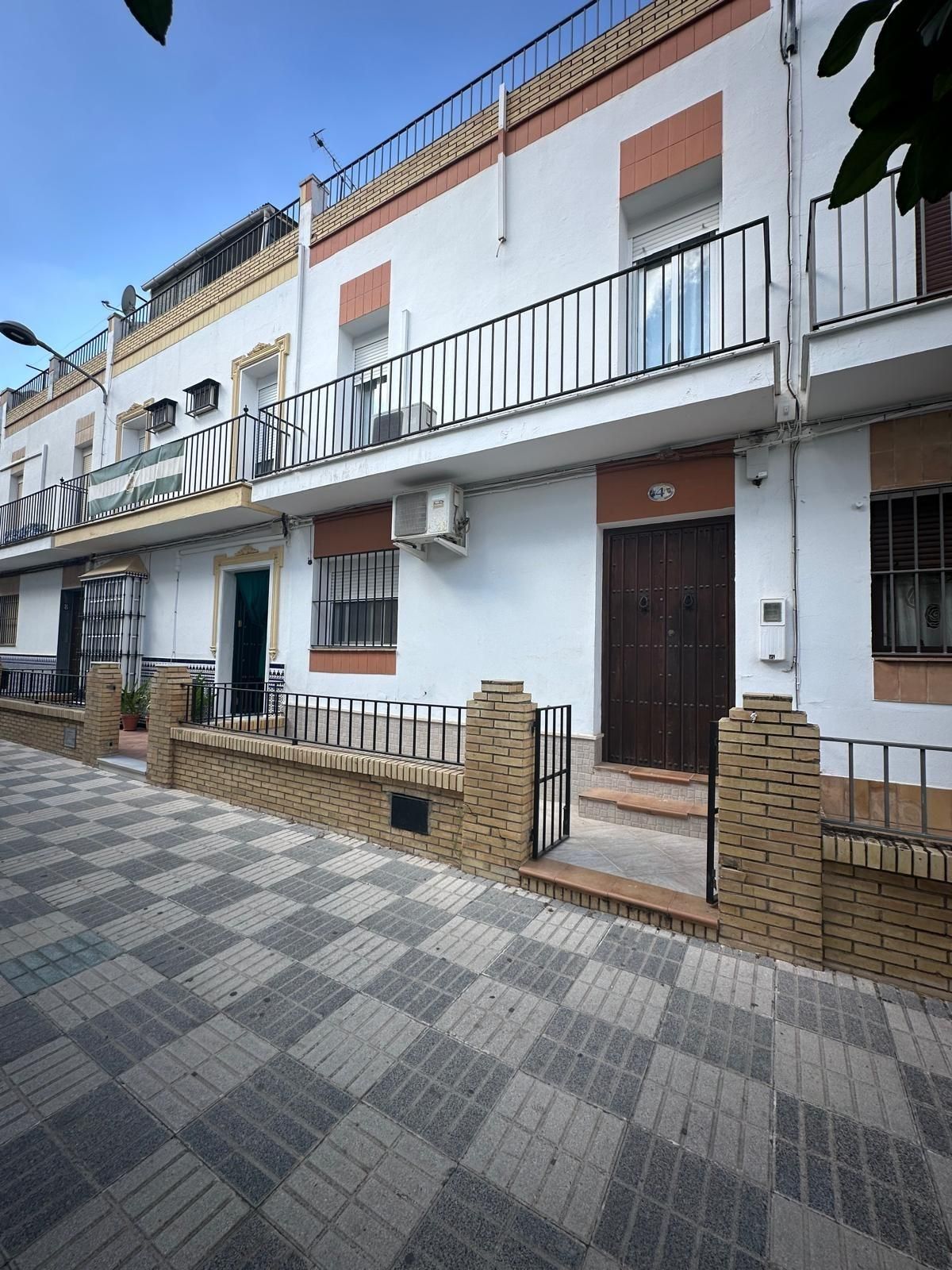 Exterior view of House or chalet for sale in Marchena