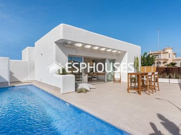 House with pool for sale in Dolores