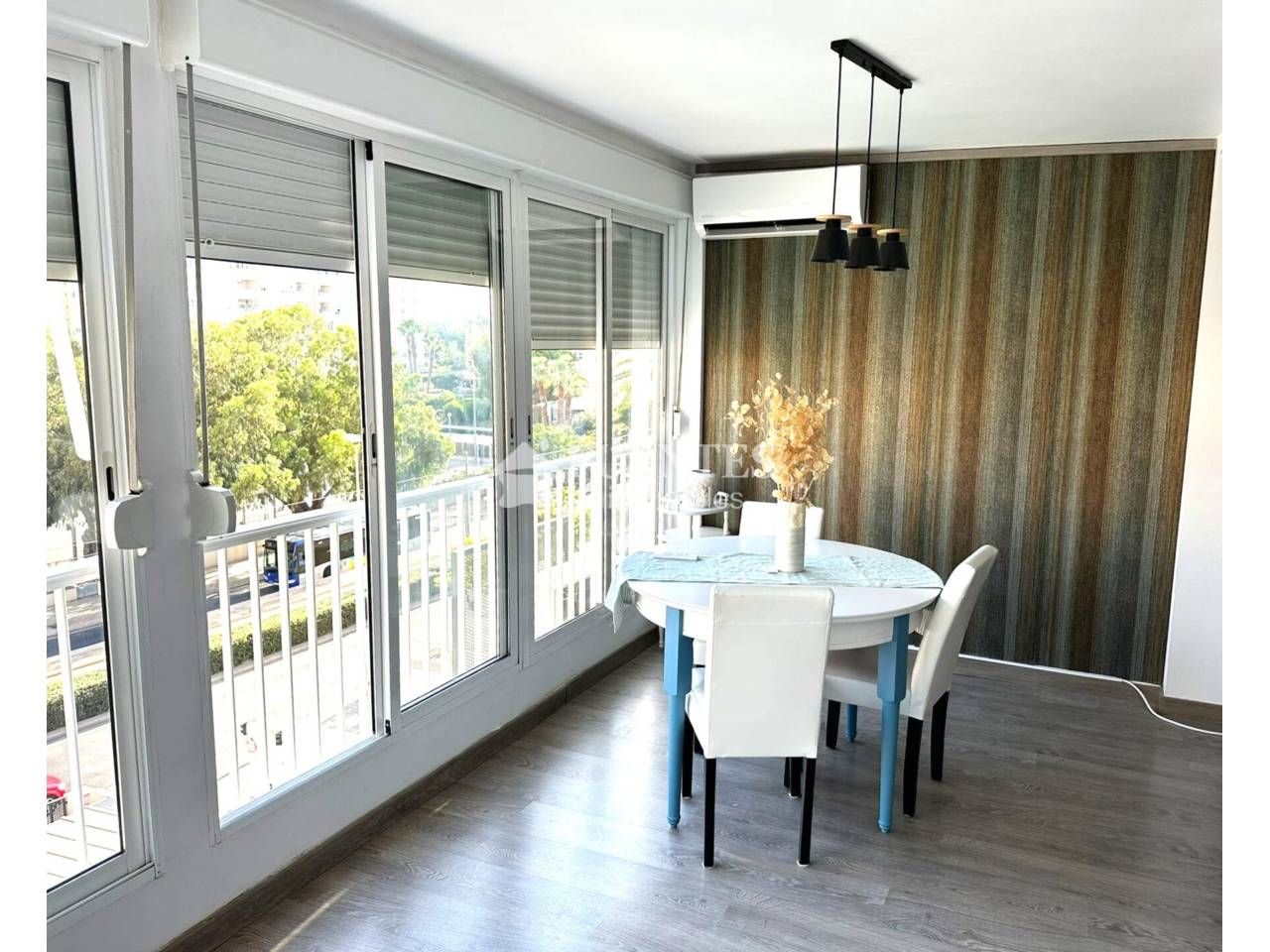 Menjador de Pis en venda en Alicante / Alacant amb Aire condicionat, Calefacció i Moblat