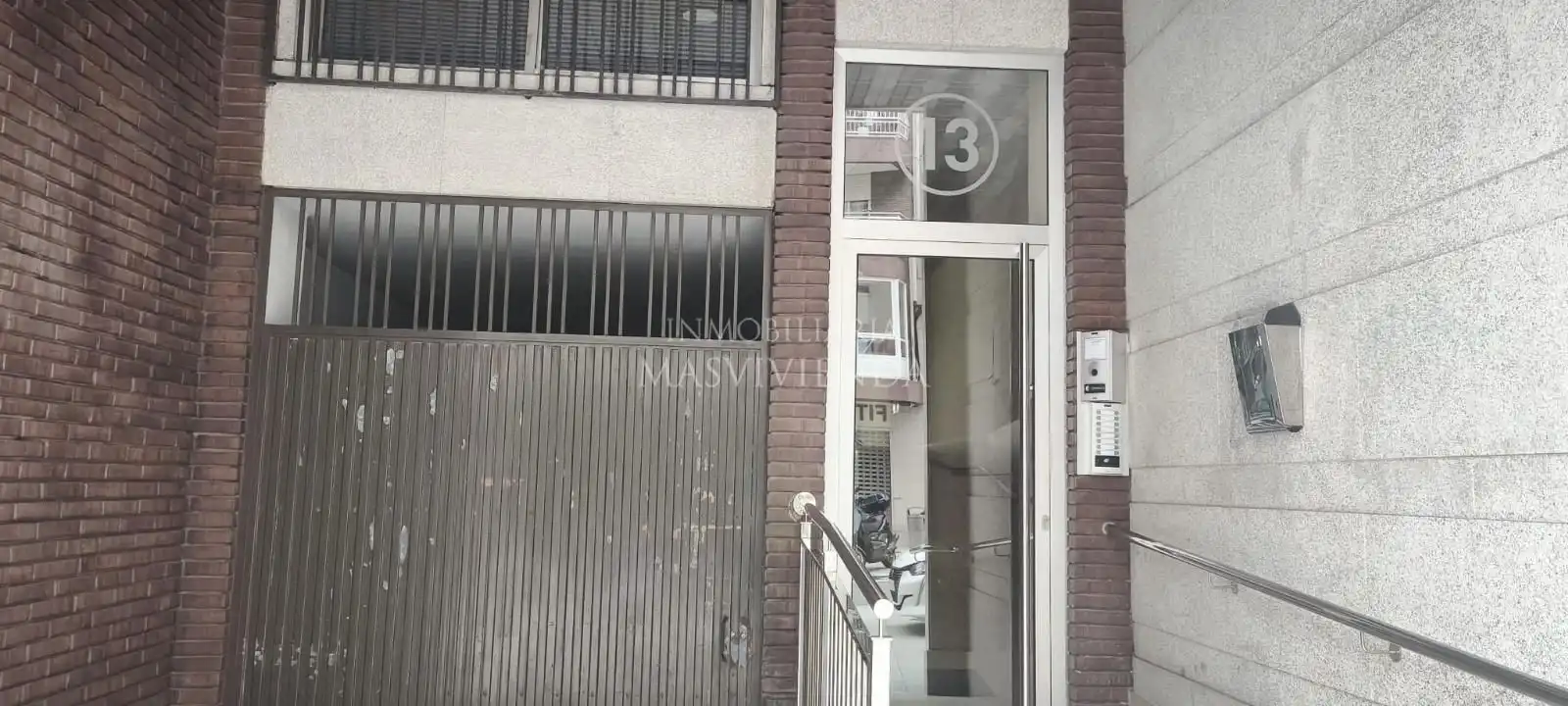 Außenansicht von Wohnung zum Verkauf in Vigo  mit Terrasse und Abstellraum