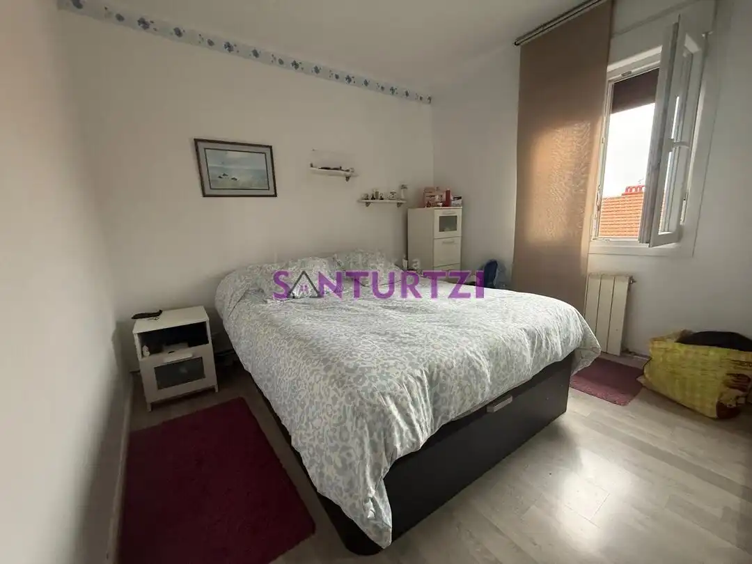 Bedroom of Flat for sale in Santurtzi   with Heating and Storage room