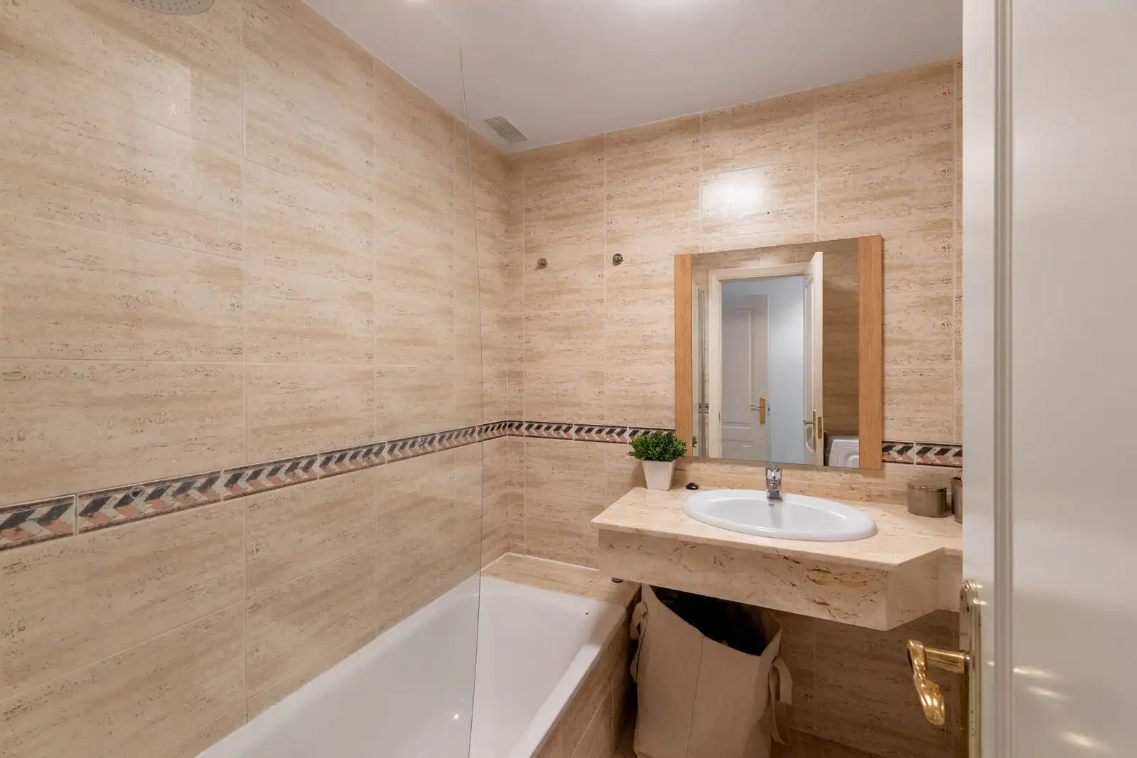 Bany de Apartament en venda en Marbella amb Jardí privat, Terrassa i Moblat