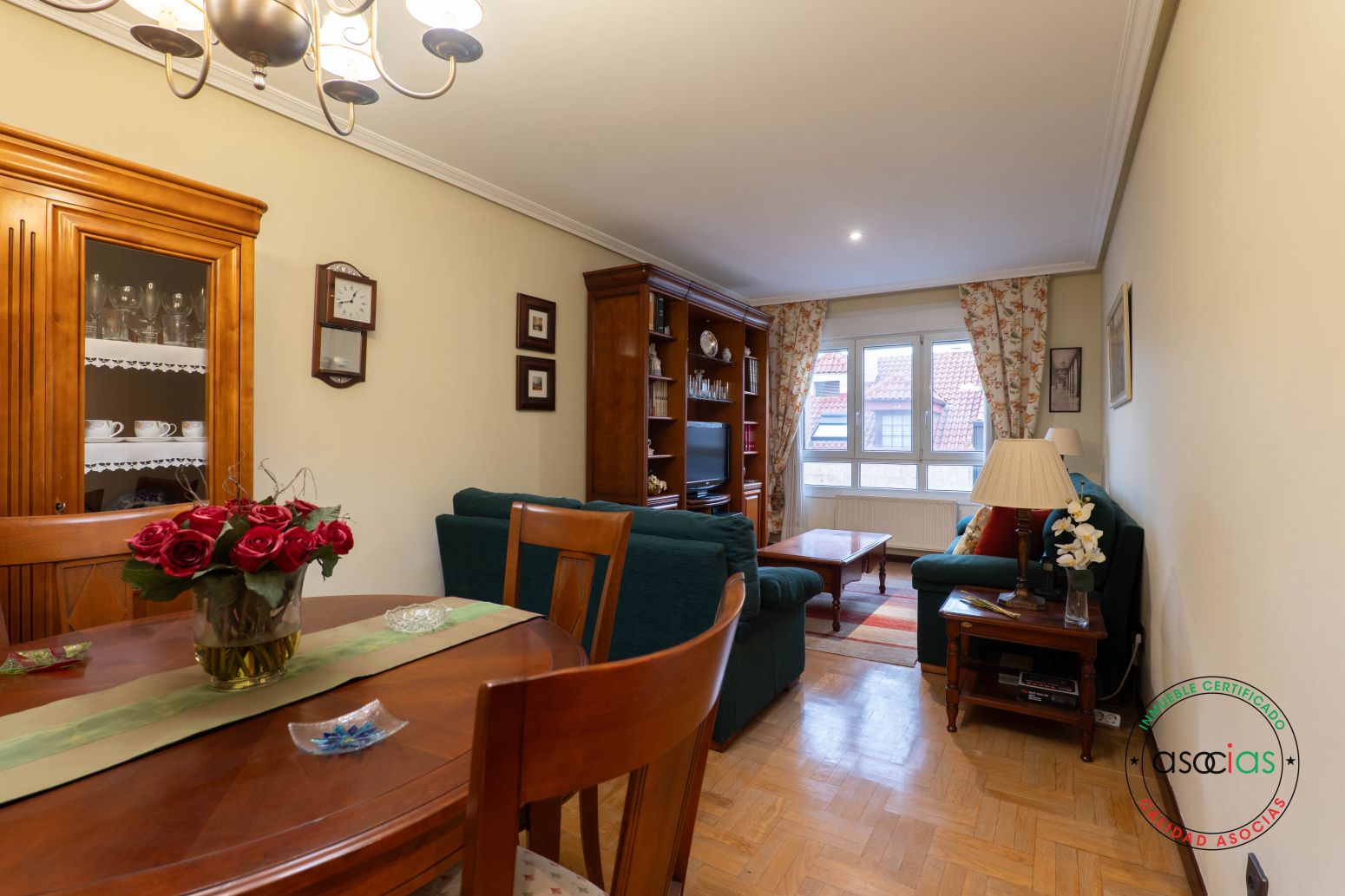 Sala d'estar de Pis en venda en Gijón  amb Calefacció, Parquet i Traster