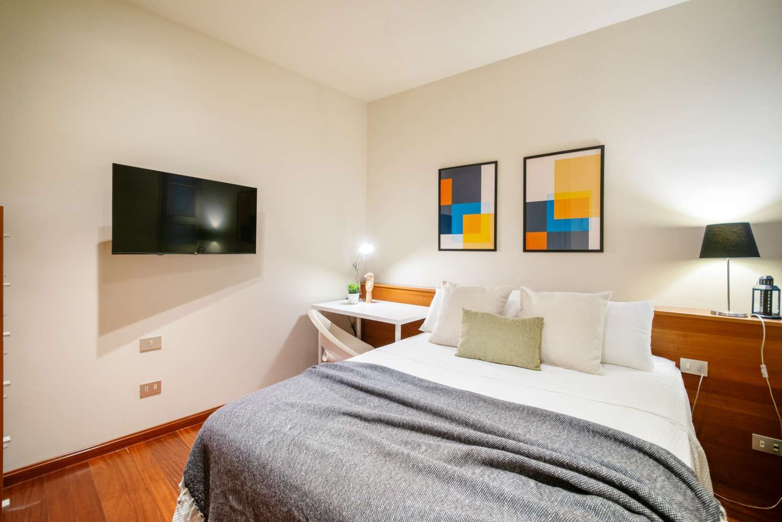 Bedroom of Flat to share in  Barcelona Capital  with Air Conditioner, Heating and Terrace