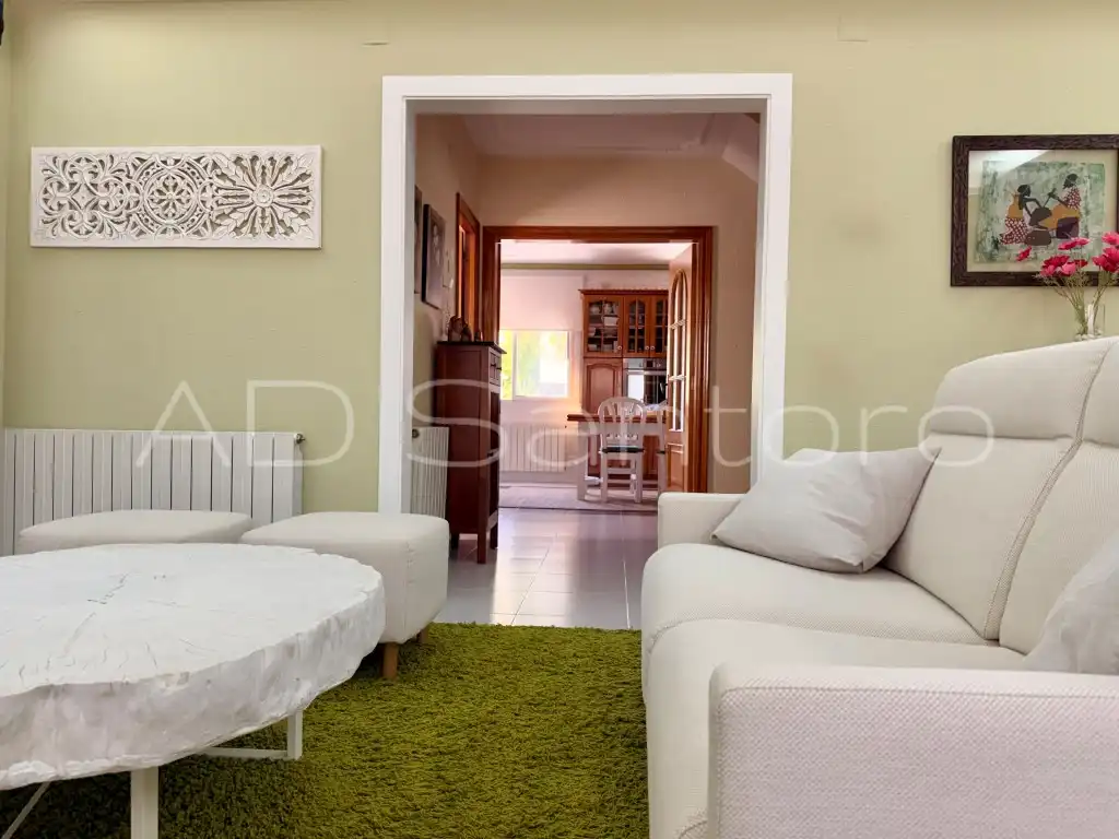 Sala de estar de Casa adosada en venta en Vilanova i la Geltrú