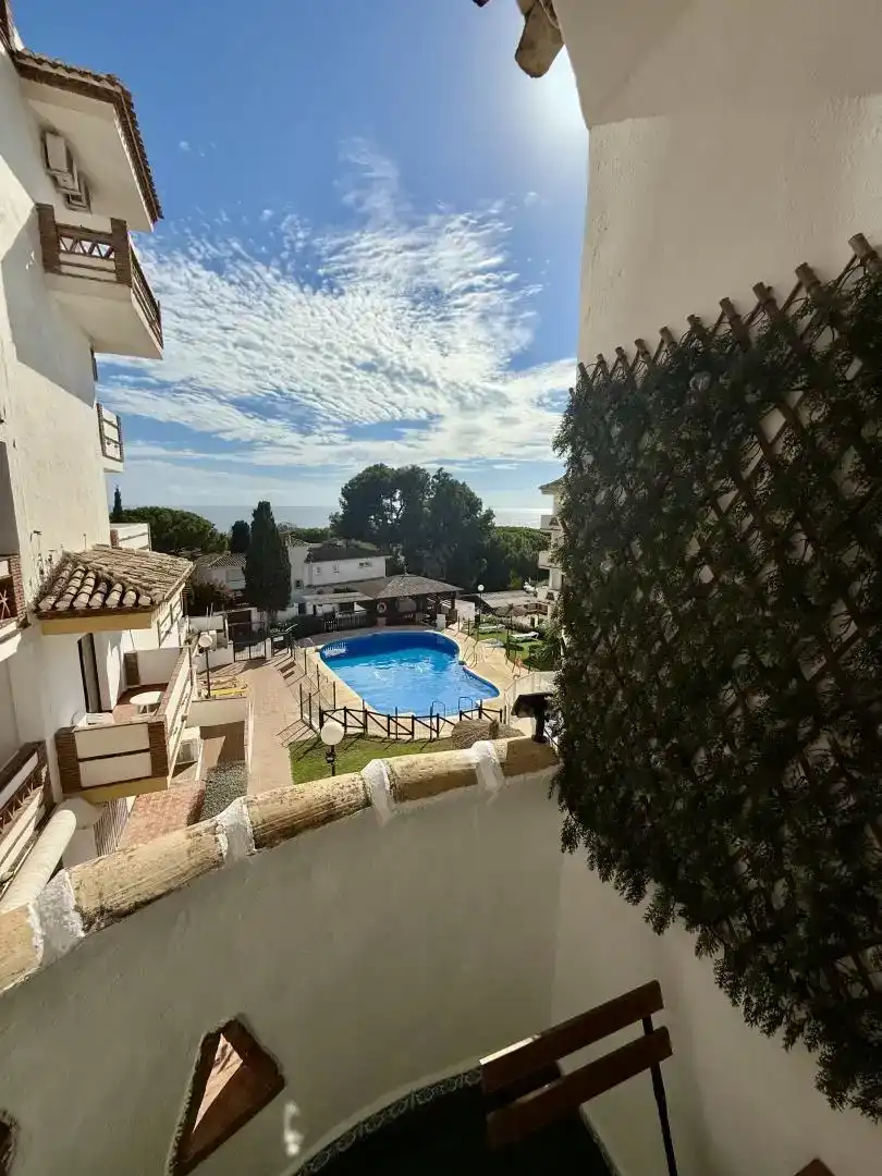 Vista exterior de Dúplex de lloguer en Mijas amb Aire condicionat, Jardí privat i Piscina