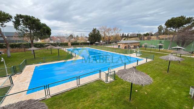 Piso en Venta en Calle Joaquín Turina en Golf - El Carralero