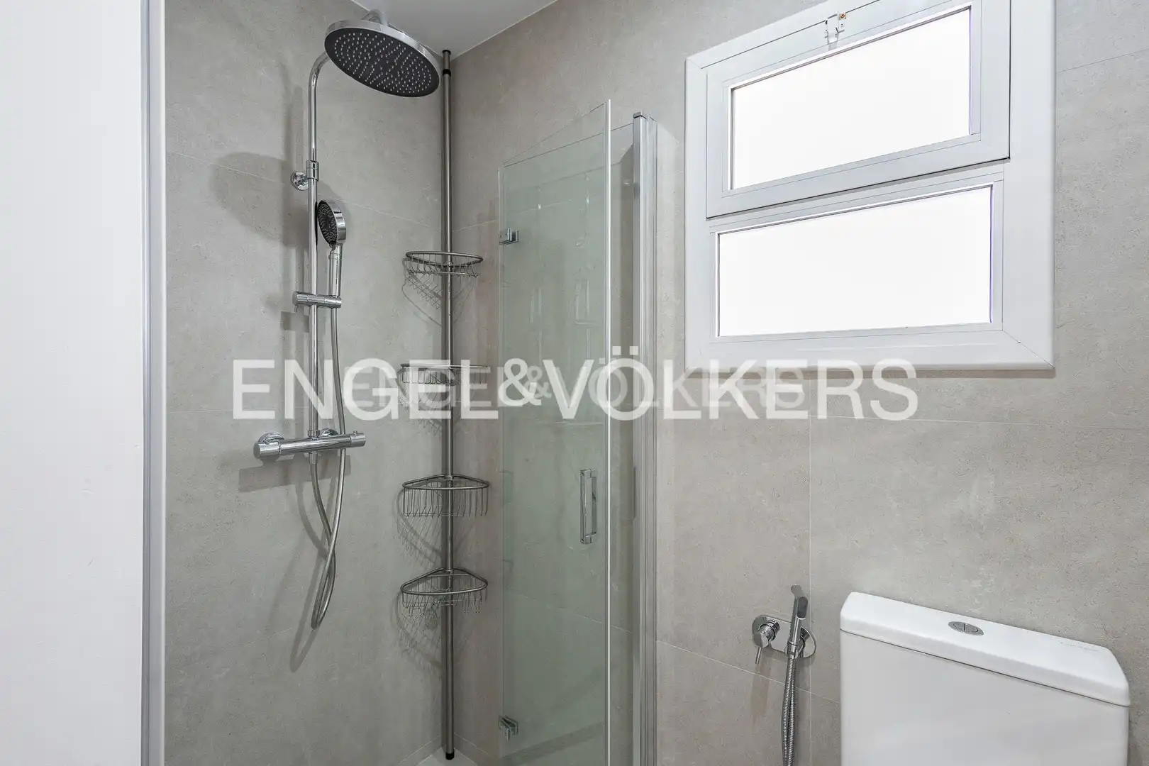 Badezimmer von Wohnung zur Miete in Esplugues de Llobregat mit Klimaanlage, Heizung und Parkett