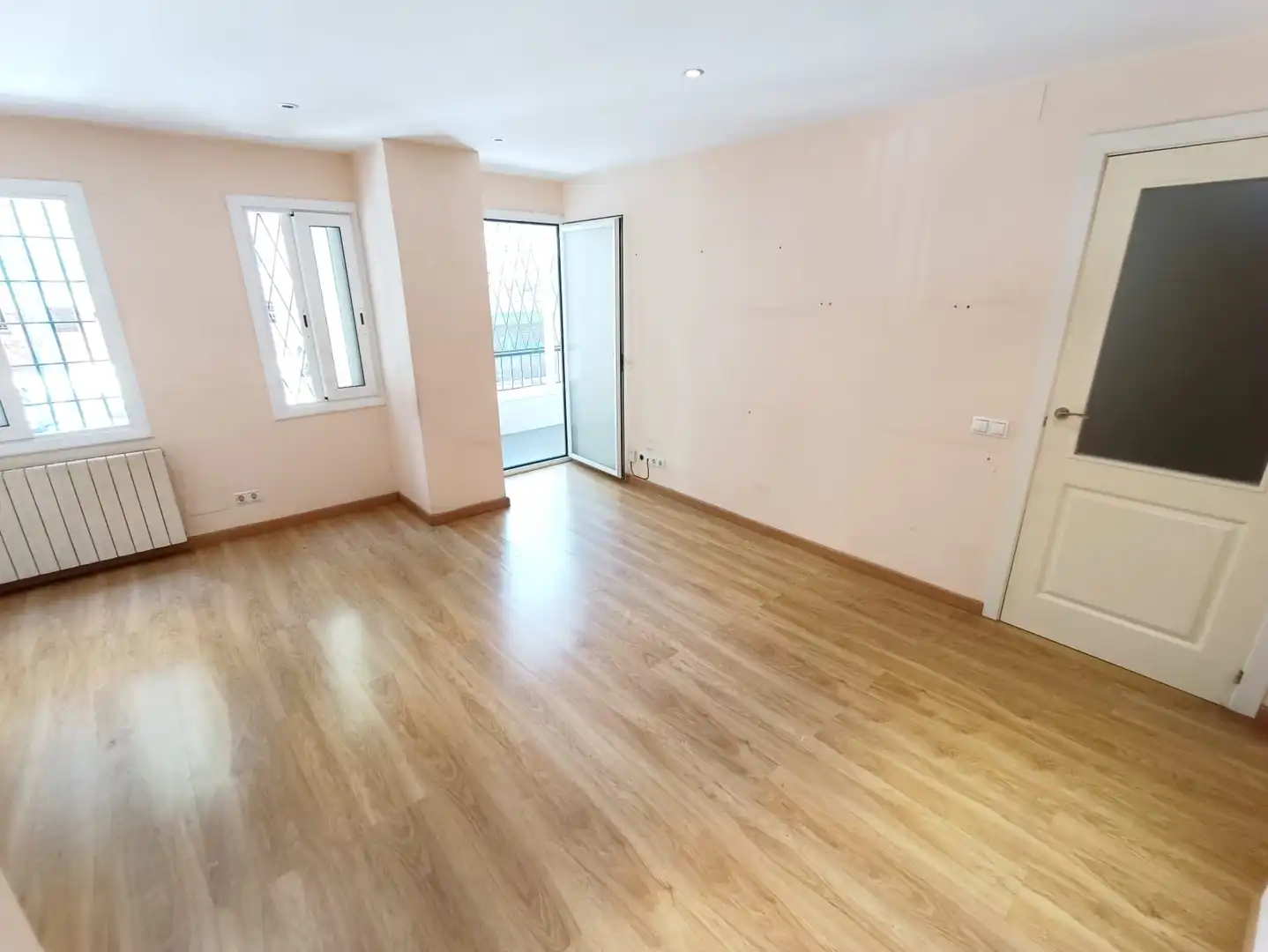Schlafzimmer von Erdgeschoss zum Verkauf in Badalona mit Heizung, Parkett und Balkon