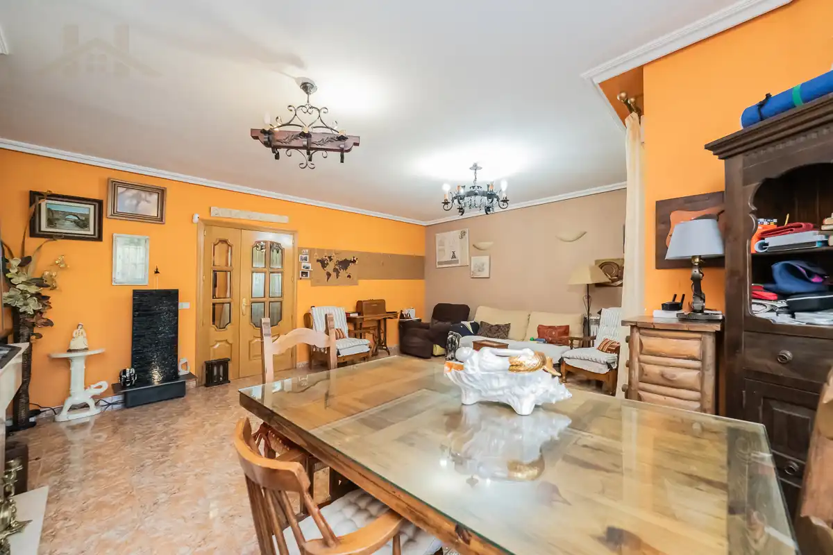 Casa aparellada amb terrassa en venda a Calle Sierra de Gredos 64, imagen 13