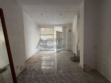 Local comercial en venta en Calle Cervantes