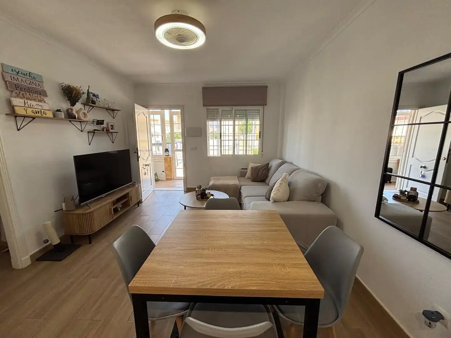 Sala de estar de Casa o chalet en venta en Torrevieja con Jardín privado y Piscina comunitaria