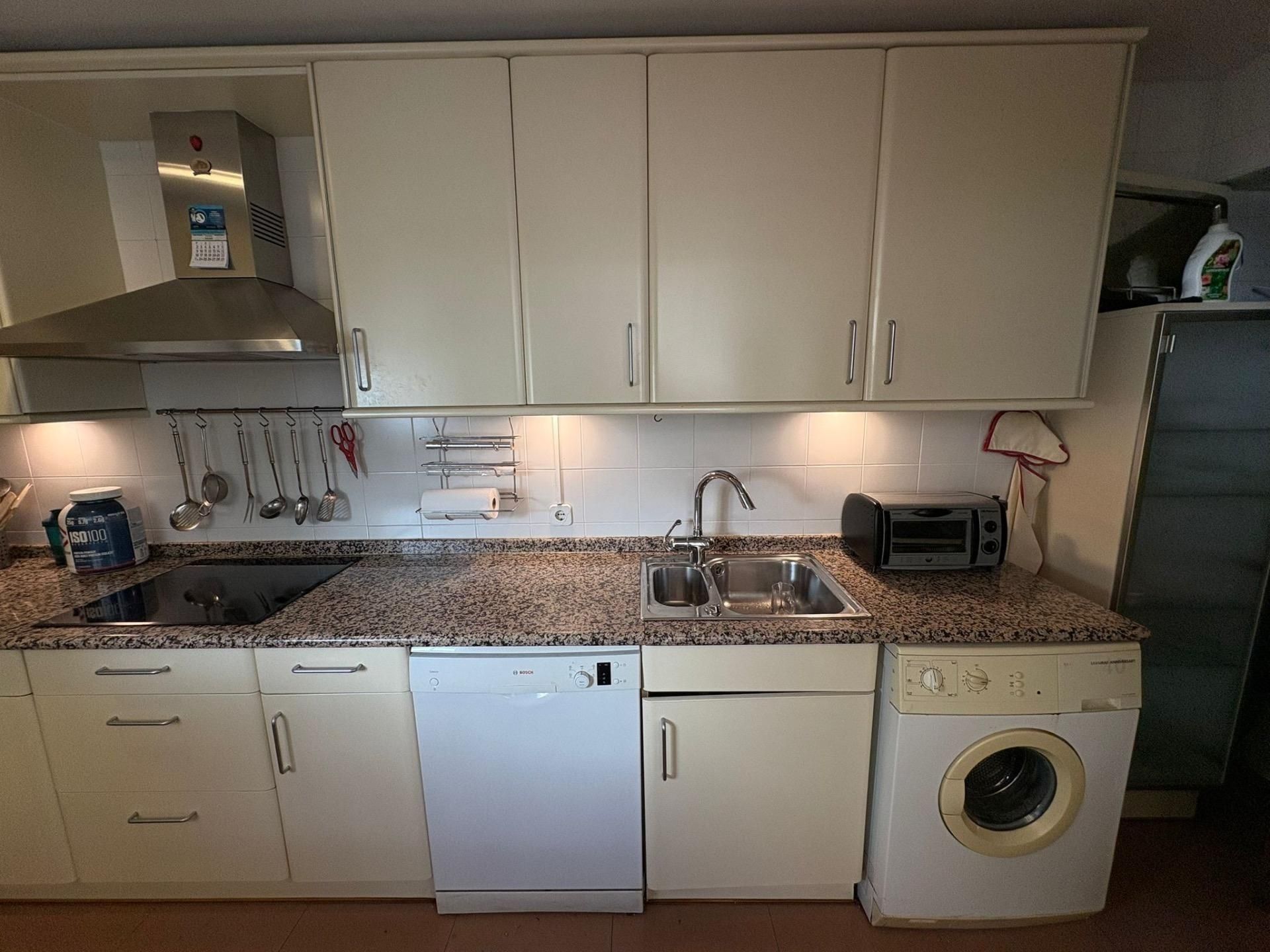 Cuina de Casa adosada en venda en Alcalá de Henares amb Calefacció