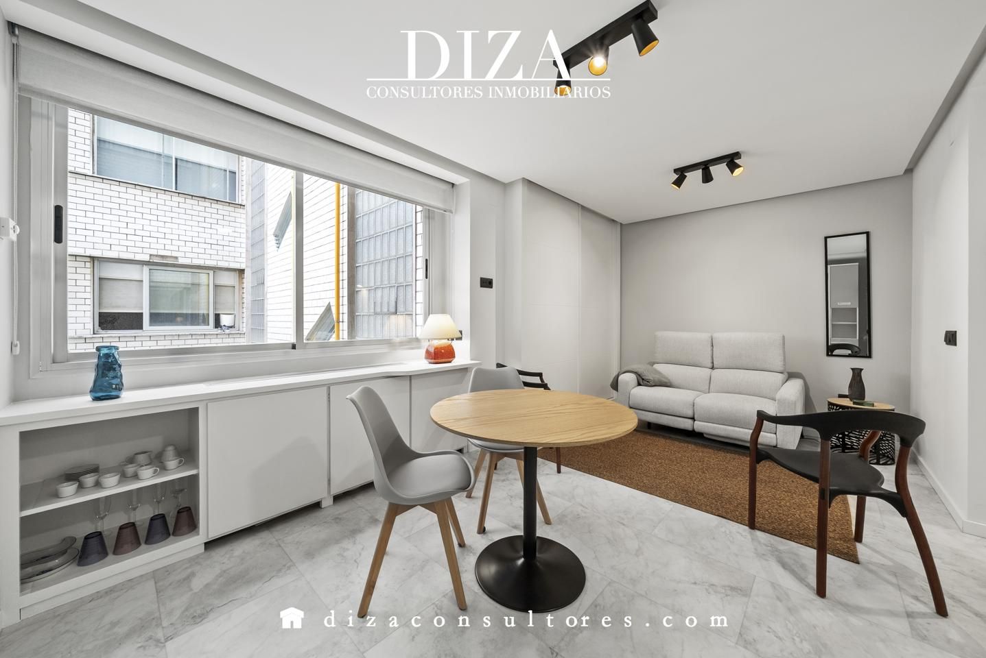 Living room of Study to rent in  Madrid Capital  with Air Conditioner, Heating and Furnished