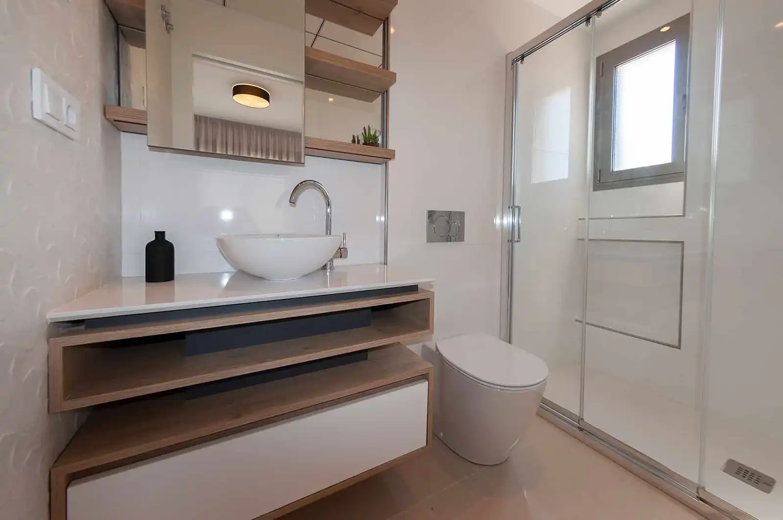 Bany de Casa o xalet en venda en Los Alcázares amb Aire condicionat, Jardí privat i Terrassa