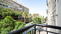 Exterior view of Apartment for sale in  Barcelona Capital  with Air Conditioner, Terrace and Balcony