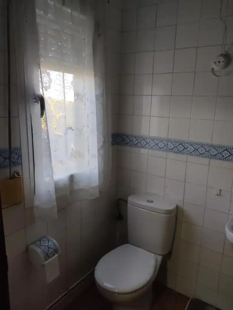 Baño de Casa o chalet en venta en Muelas de los Caballeros con Trastero, Horno y Lavadora