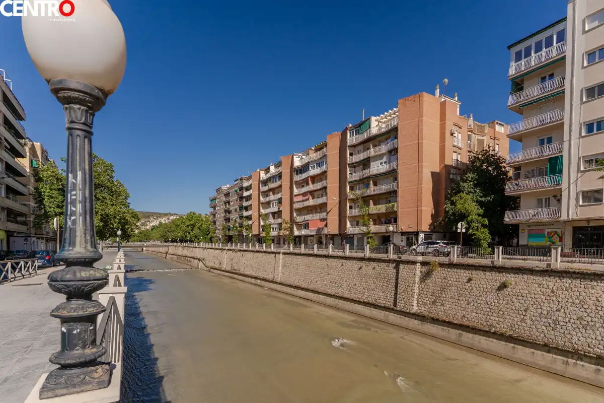 Vista exterior de Piso en venta en Granada con Aire acondicionado y Terraza