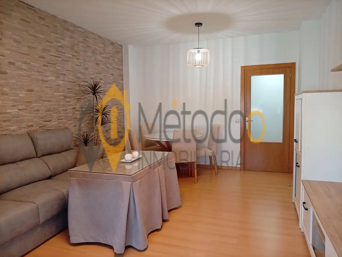 Living room of Flat for rent in Sevilla  with Air Conditioner, Heating and Parquet flooring