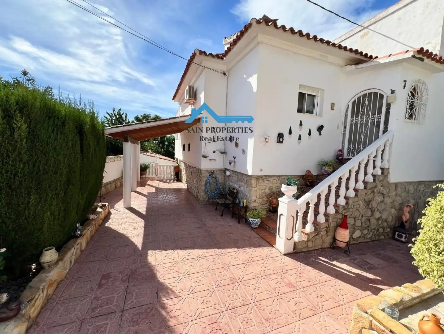 Vista exterior de Casa o chalet en venta en La Nucia con Aire acondicionado, Calefacción y Jardín privado