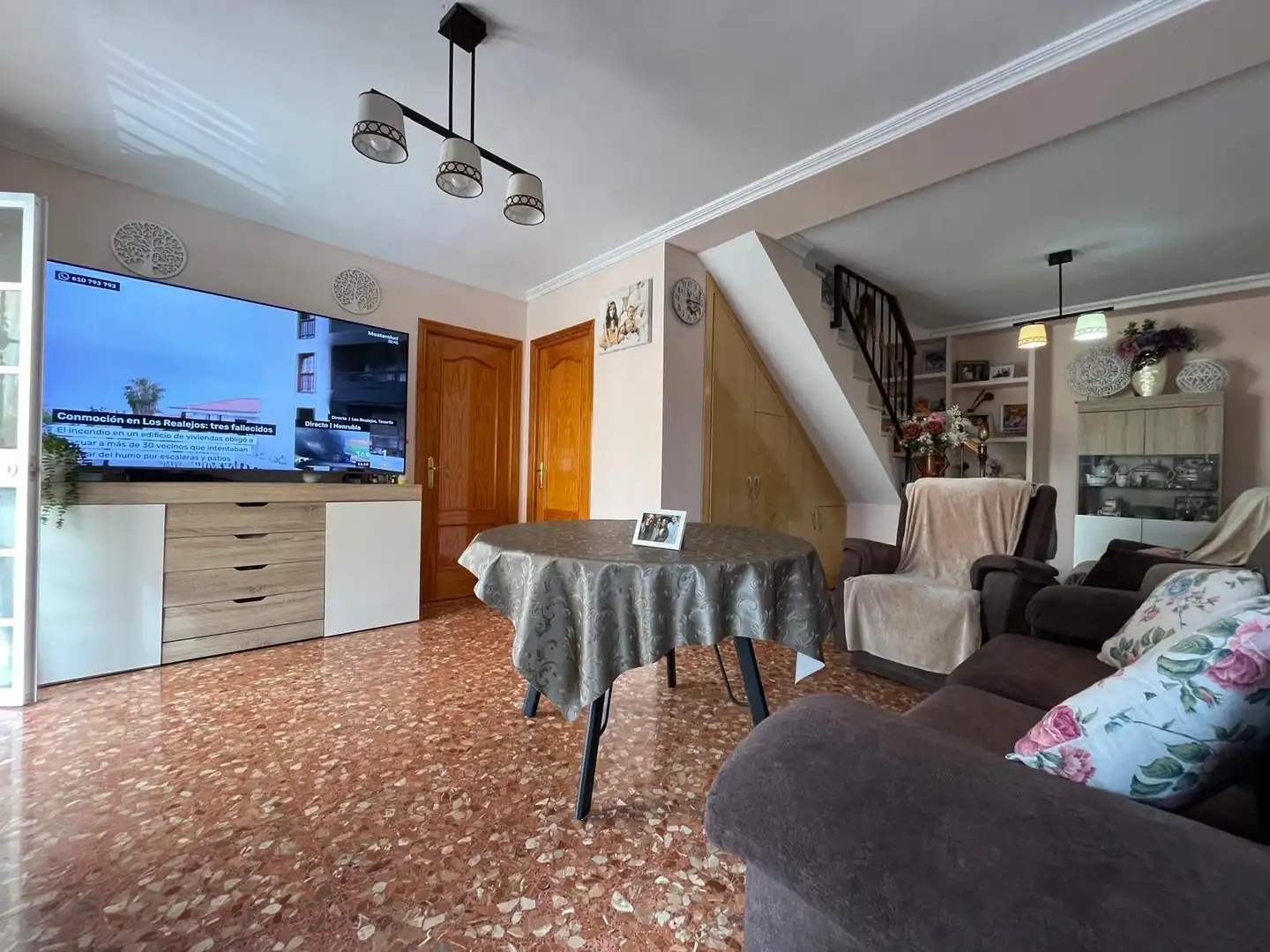 Living room of Houses for sale in Dos Hermanas  with Air Conditioner, Terrace and Storage room