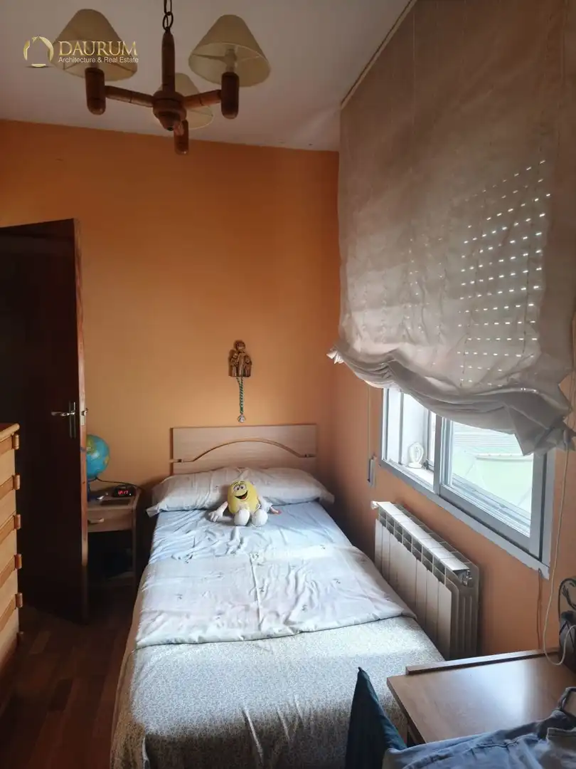Habitación de Casa adosada en venta en Madrid con Calefacción, Terraza y Trastero