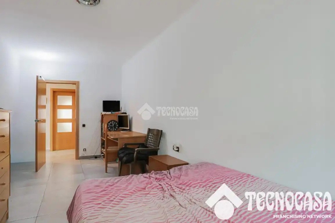 Schlafzimmer von Wohnung zum Verkauf in Mataró mit Klimaanlage und Balkon