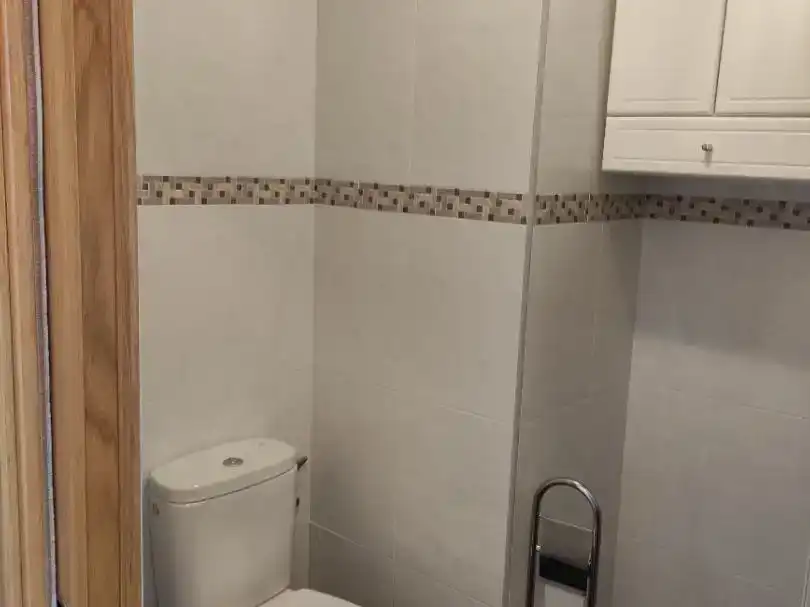 Bany de Pis de lloguer en Laredo amb Balcó