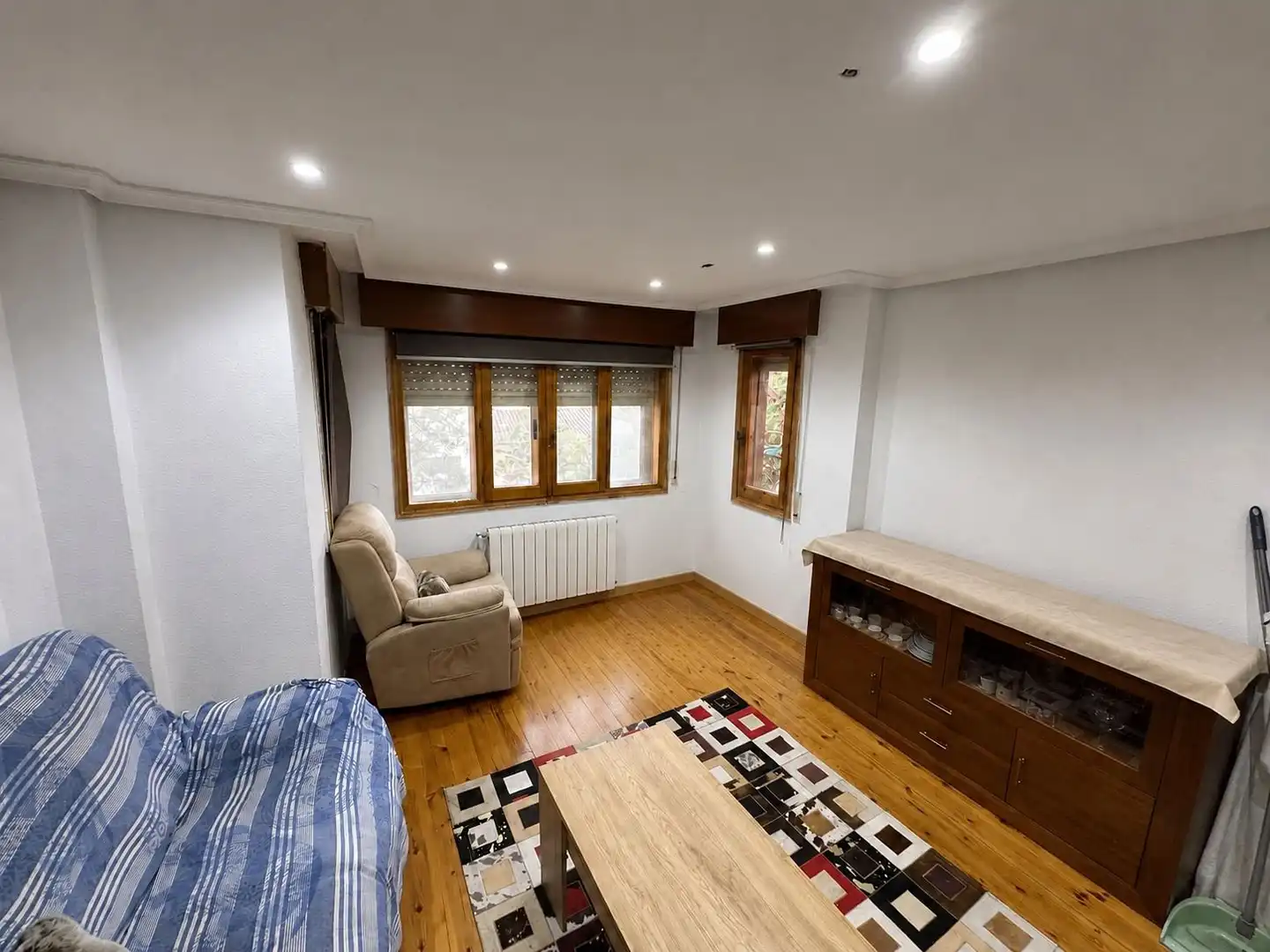 Sala d'estar de Casa o xalet en venda en Burgos amb Calefacció, Terrassa i Traster