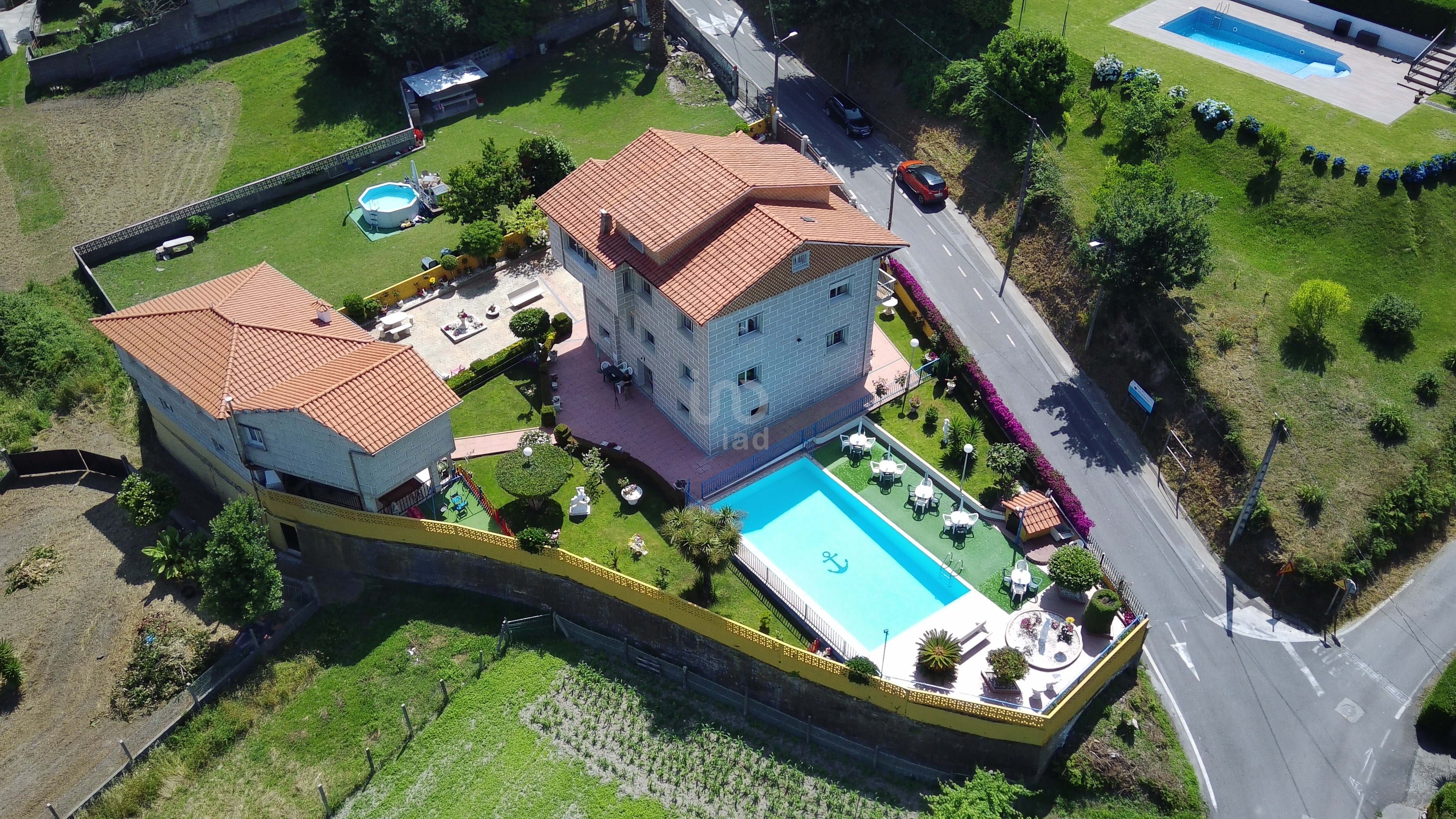 Piscina de Casa adosada en venta en Poio con Aire acondicionado, Calefacción y Terraza