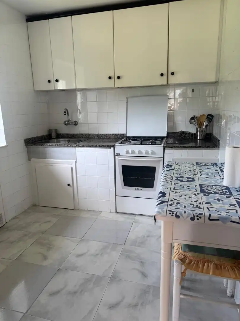 Cuina de Casa o xalet de lloguer en Laredo amb Jardí privat i Moblat