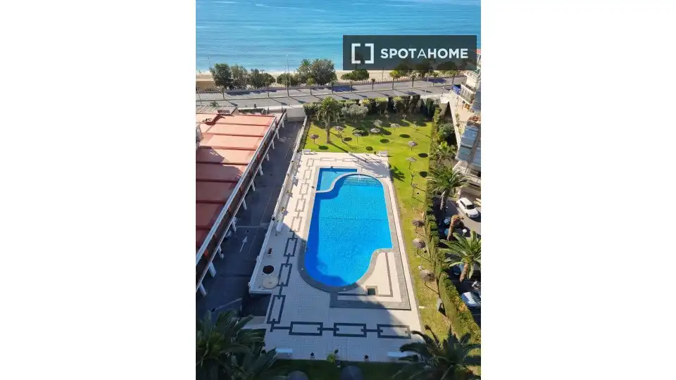 Piscina de Apartament per a compartir en Alicante / Alacant amb Aire condicionat, Terrassa i Moblat