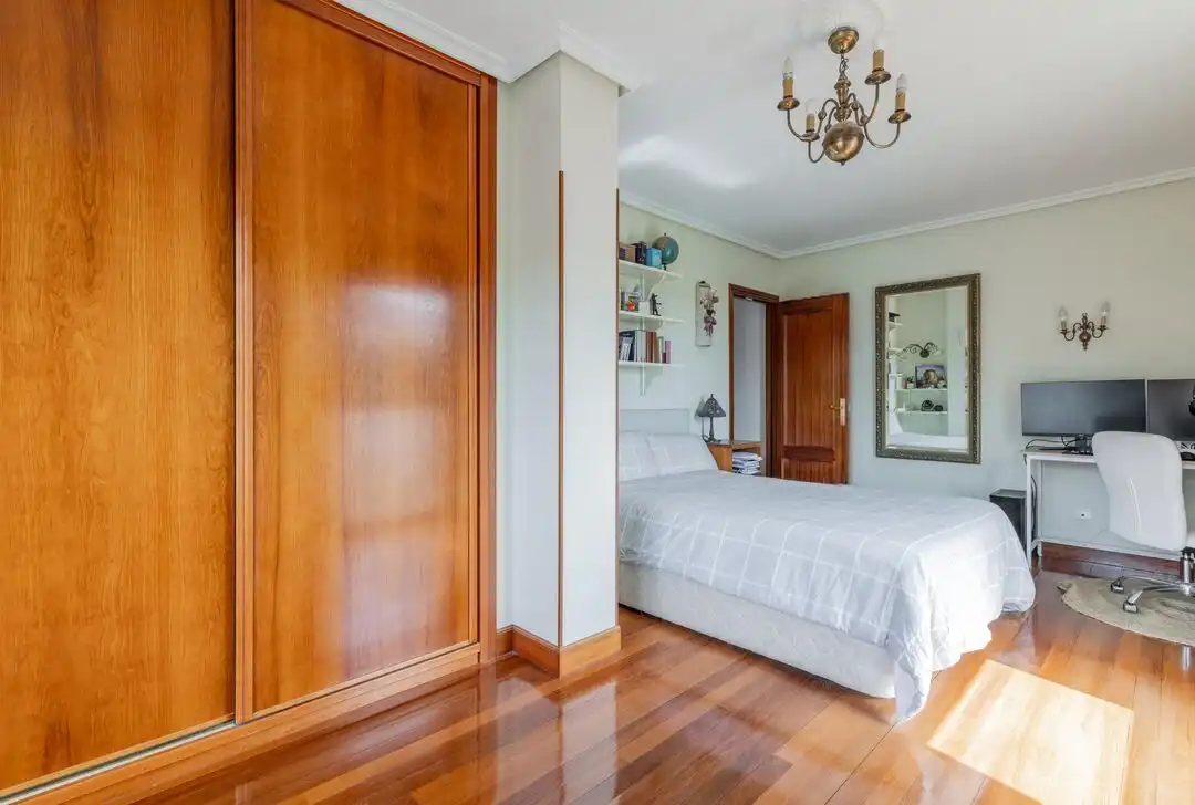 Schlafzimmer von Wohnung zum Verkauf in Irun  mit Heizung