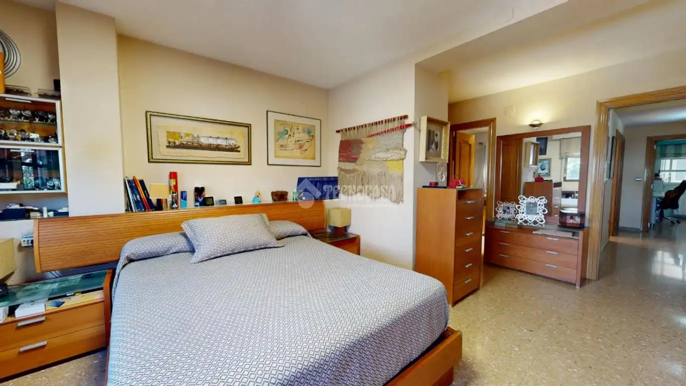 Bedroom of Flat for sale in Valencia  with Air Conditioner, Heating and Balcony