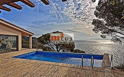 Vista exterior de Casa o xalet en venda en Sant Feliu de Guíxols amb Piscina