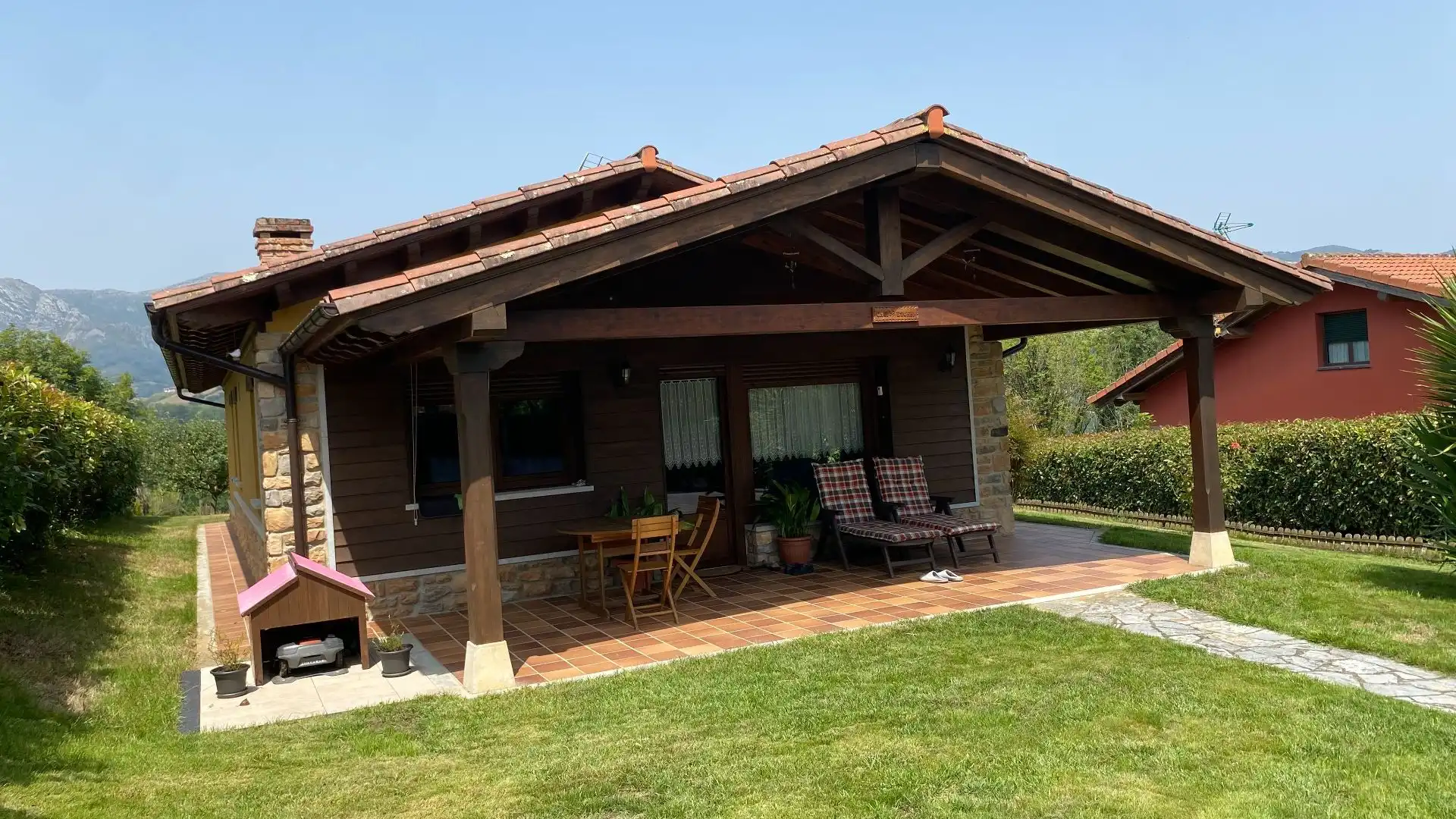 Terrassa de Casa o xalet en venda en Parres amb Calefacció, Jardí privat i Traster