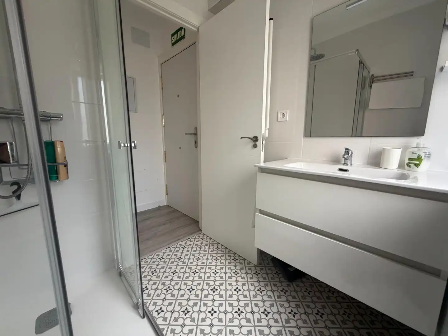 Baño de Piso de alquiler en Santander con Calefacción, Terraza y Amueblado