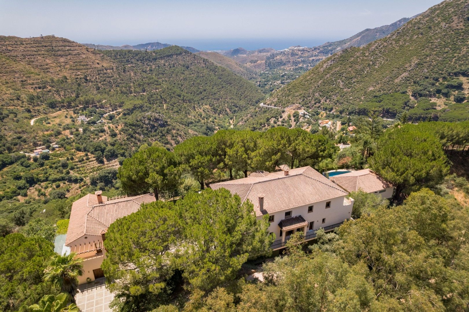 Vista exterior de Casa o xalet en venda en Ojén amb Calefacció, Jardí privat i Terrassa
