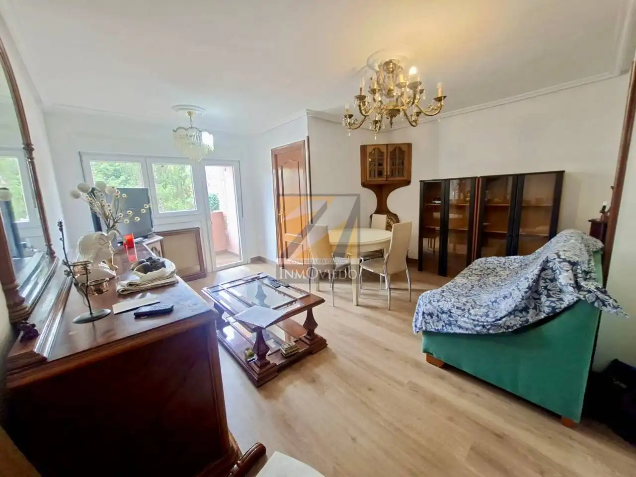 Living room of Flat for sale in Oviedo   with Heating, Terrace and Storage room