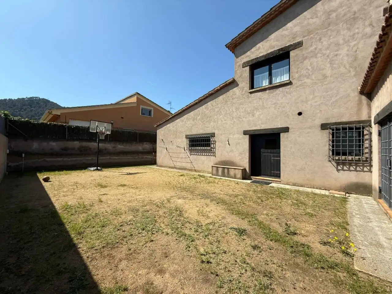 Vista exterior de Casa o xalet en venda en Montornès del Vallès amb Calefacció, Jardí privat i Terrassa