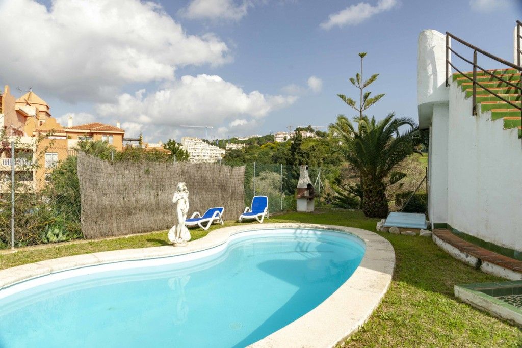 Swimming pool of House or chalet for sale in Marbella  with Air Conditioner, Private garden and Terrace