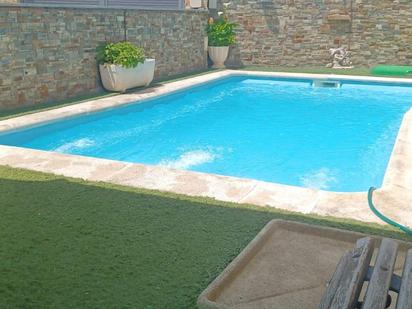 Swimming pool of Single-family semi-detached for sale in Cedillo del Condado  with Air Conditioner, Heating and Private garden