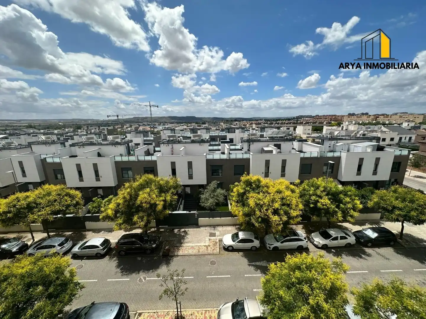 Vista exterior de Casa adosada en venda en Torrejón de Ardoz amb Aire condicionat, Calefacció i Jardí privat