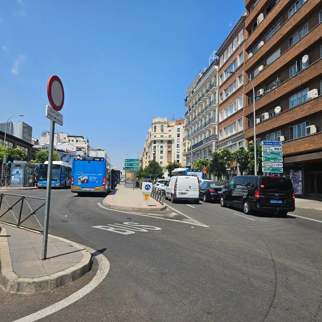 Local comercial en venda a Calle de Raimundo Fernández Villaverde, imagen 4