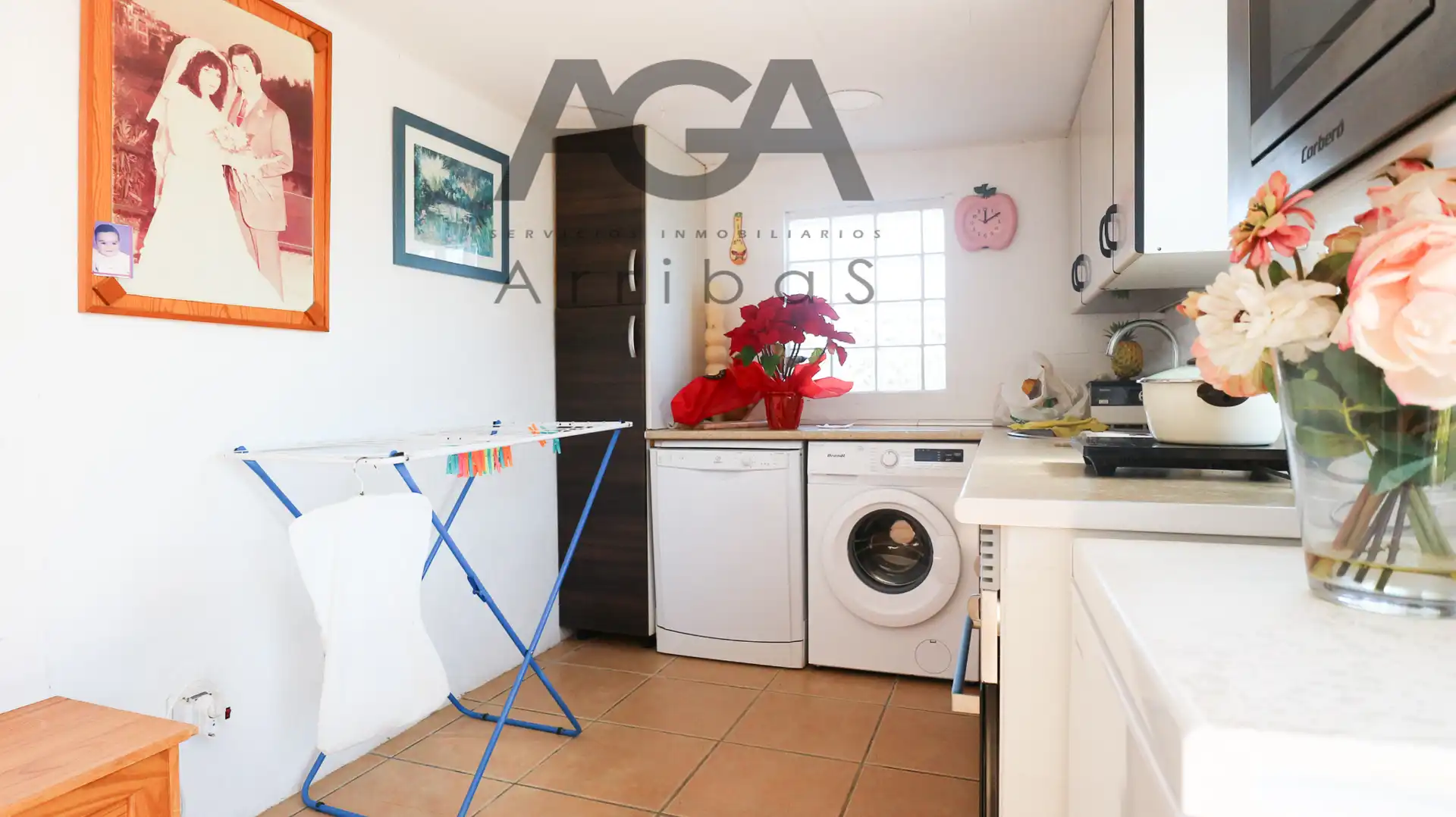 Cuina de Casa o xalet en venda en Sant Cebrià de Vallalta amb Aire condicionat, Jardí privat i Terrassa