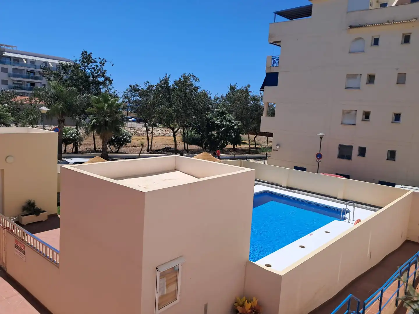 Piscina de Apartament de lloguer en Torrox amb Aire condicionat, Calefacció i Terrassa