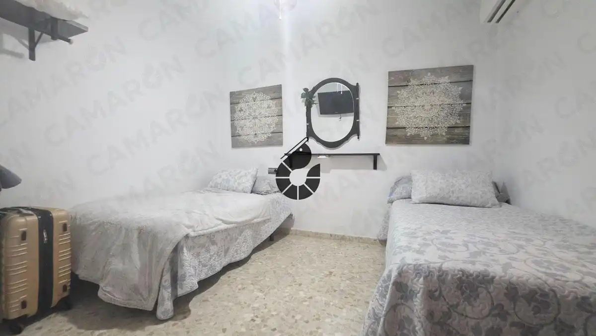 Habitación de Casa adosada en venta en Coria del Río con Aire acondicionado, Parquet y Terraza
